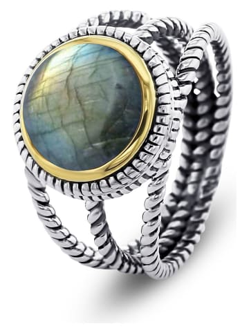 Vergulde ring met edelsteen