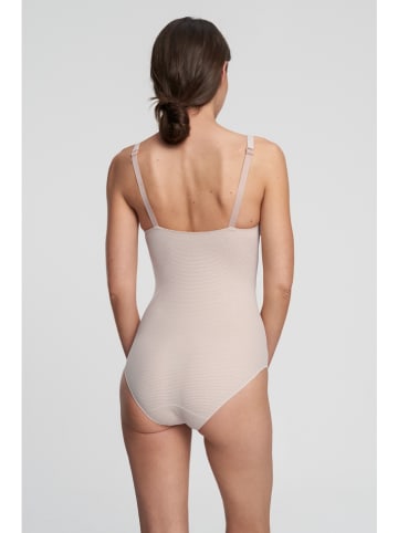 Body w kolorze beżowym