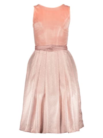 Dirndl in Rosa