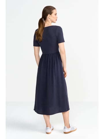 Kleid in Dunkelblau