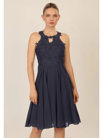 Kleid in Dunkelblau