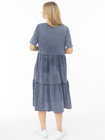 Sukienka w kolorze granatowym