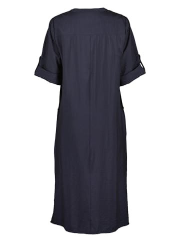 Kleid in Dunkelblau