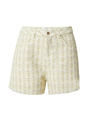 Shorts in Gelb