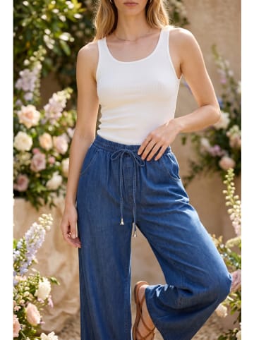 Hose in Blau