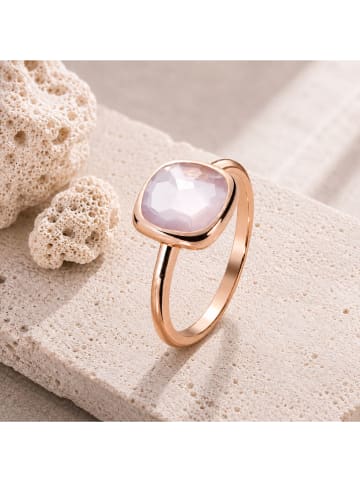 Rosévergold. Ring mit Edelstein