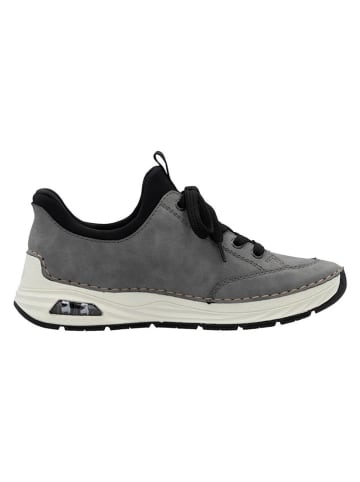 Sneakers in Grau
