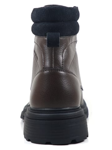 Boots in Braun