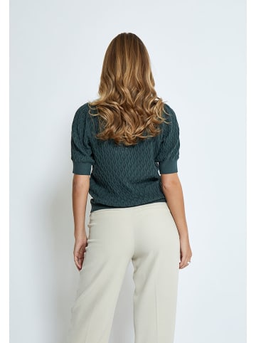 Sweter w kolorze morskim