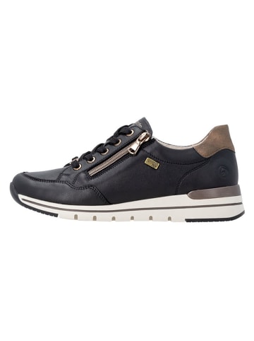Sneakers in Schwarz