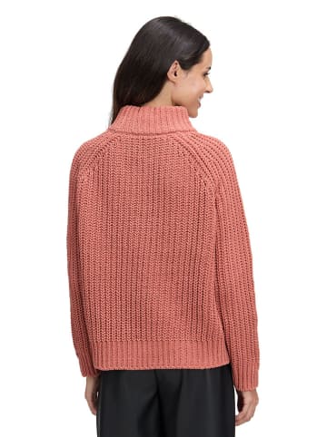 Pullover in Beere