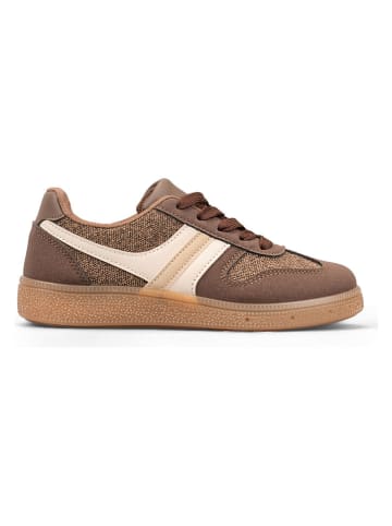 Sneakers in Hellbraun