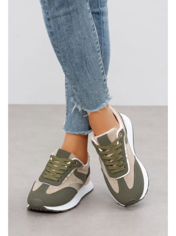Sneakers in Khaki