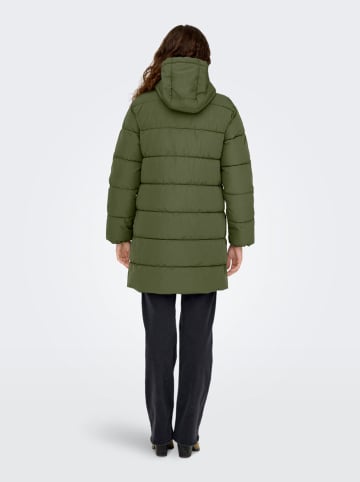 Wintermantel in Oliv