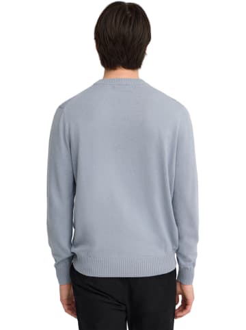 Sweter w kolorze błękitnym