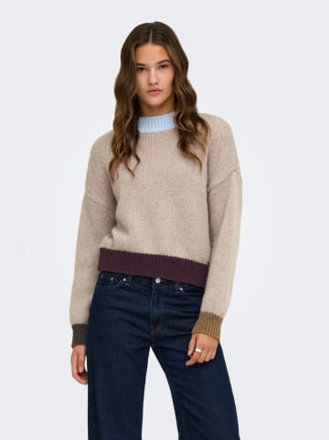 Sweter w kolorze beżowym