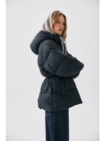 Winterjacke in Schwarz