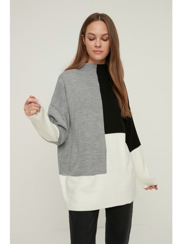 Pullover in Grau/ Schwarz/ Weiß