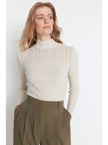 Sweter w kolorze kremowym