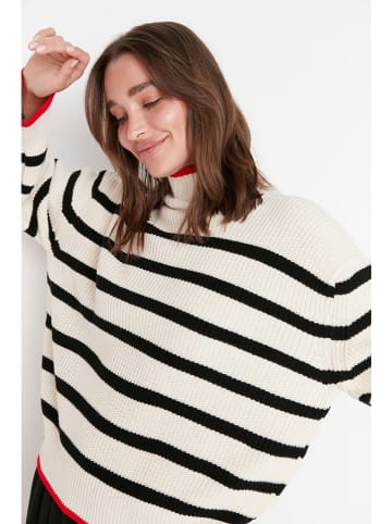 Pullover in Creme/ Schwarz