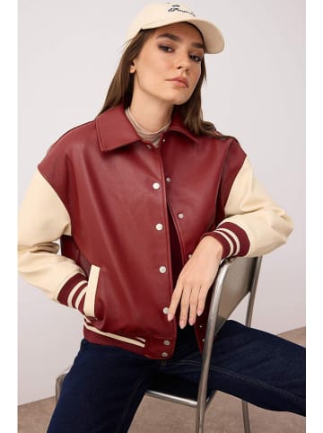 Kunstlederjacke in Rot/ Beige