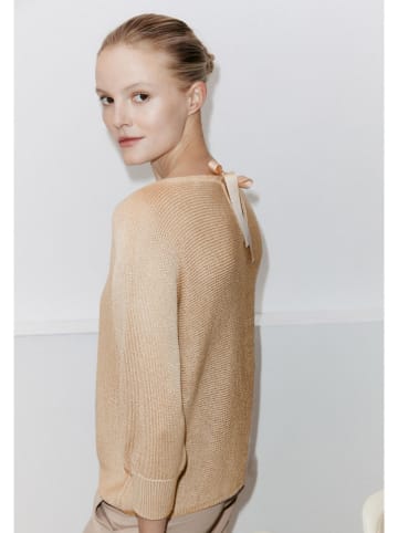 Sweter w kolorze beżowym