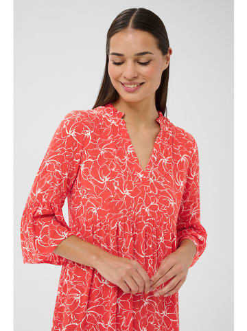 Kleid in Koralle