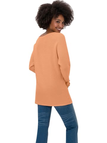 Sweter w kolorze brzoskwiniowym