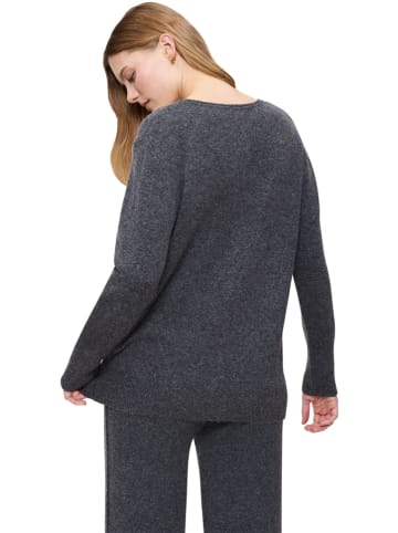 Sweter w kolorze antracytowym