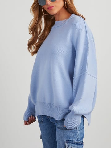 Sweter w kolorze błękitnym