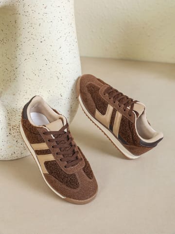 Sneakersy w kolorze brązowym