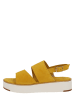 Marco Tozzi Skórzane sandały w kolorze żółtym