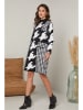 Soft Cashmere Sukienka w kolorze czarno-białym