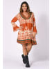 Plus Size Company Sukienka "Sibyl" w kolorze pomarańczowo-kremowym