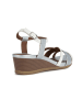Geox Sandały "Dmarykarmen" w kolorze srebrno-białym na koturnie