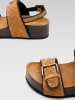 Gino Rossi Skórzane sandały w kolorze kamelowym na koturnie