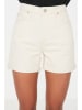 trendyol Shorts in Creme