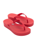 Melissa Zehentrenner in Rot