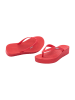 Melissa Zehentrenner in Rot