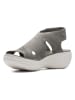 Clarks Skórzane sandały w kolorze szarym na koturnie