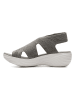 Clarks Skórzane sandały w kolorze szarym na koturnie