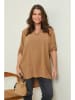 Curvy Lady Bluse in Camel