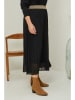 Curvy Lady Plisseerock in Schwarz
