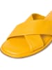 Tamaris Skórzane klapki w kolorze żółtym