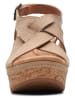 Clarks Leder-Keil-Sandaletten in Beige