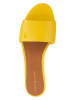 Tommy Hilfiger Skórzane klapki w kolorze żółtym