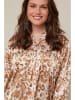 Curvy Lady Bluse in Camel/ Creme