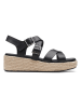 Clarks Skórzane sandały "Kimmei Buckle" w kolorze czarnym na koturnie