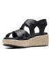 Clarks Skórzane sandały "Kimmei Buckle" w kolorze czarnym na koturnie