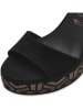 Tamaris Skórzane sandały w kolorze czarnym na koturnie